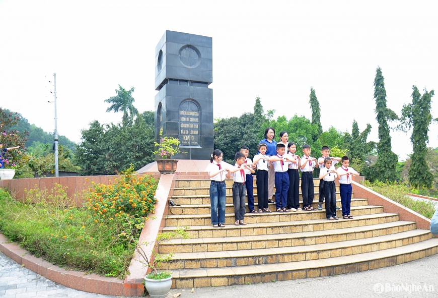 Đường Hồ Chí Minh với hai cột mốc số 0