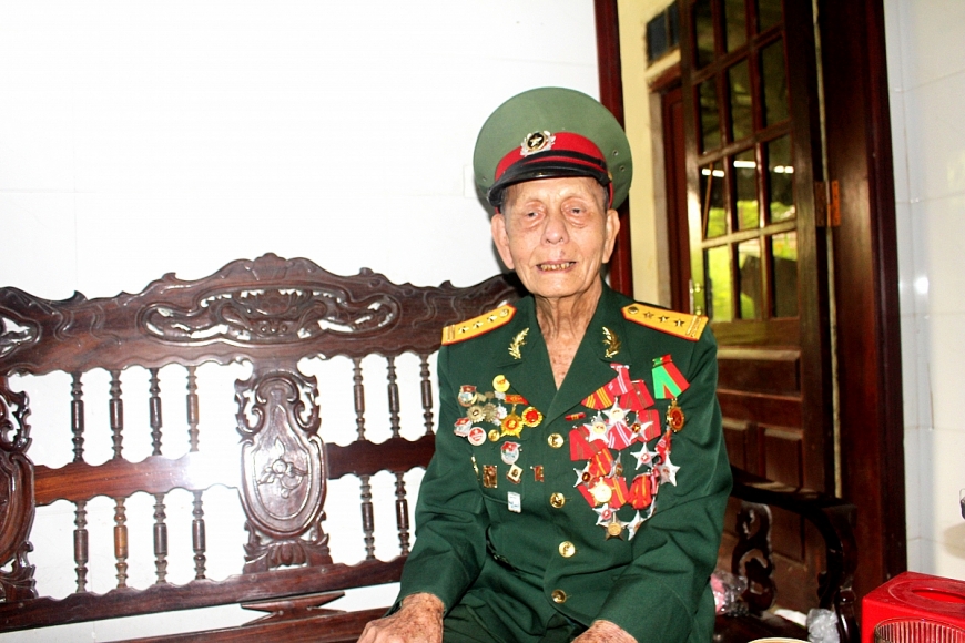 Người lính già và ngọn lửa không tắt giữa đời thường