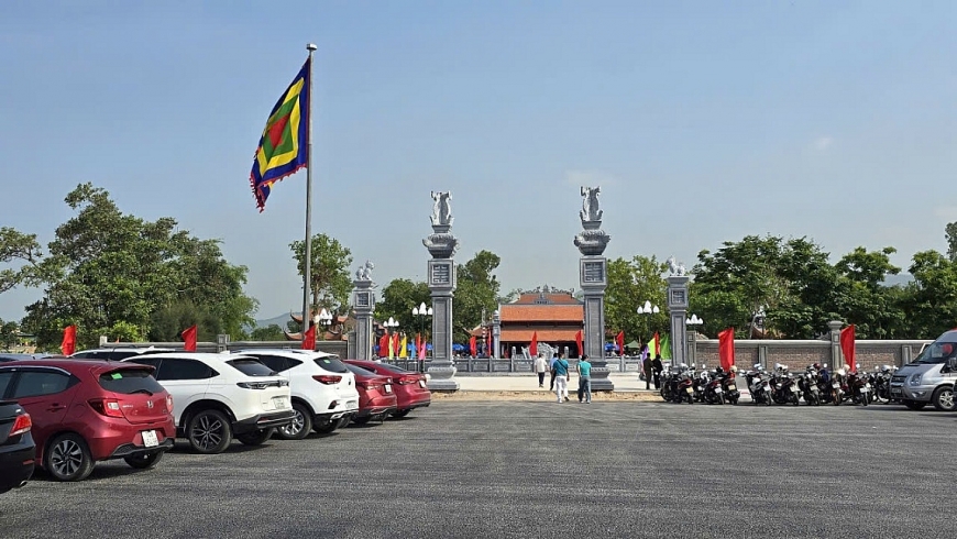Đền thờ Anh nghị Đại vương, Tiến sỹ Vũ Phi Hổ ở khu Tân Tiến, phường Hoành Bồ.