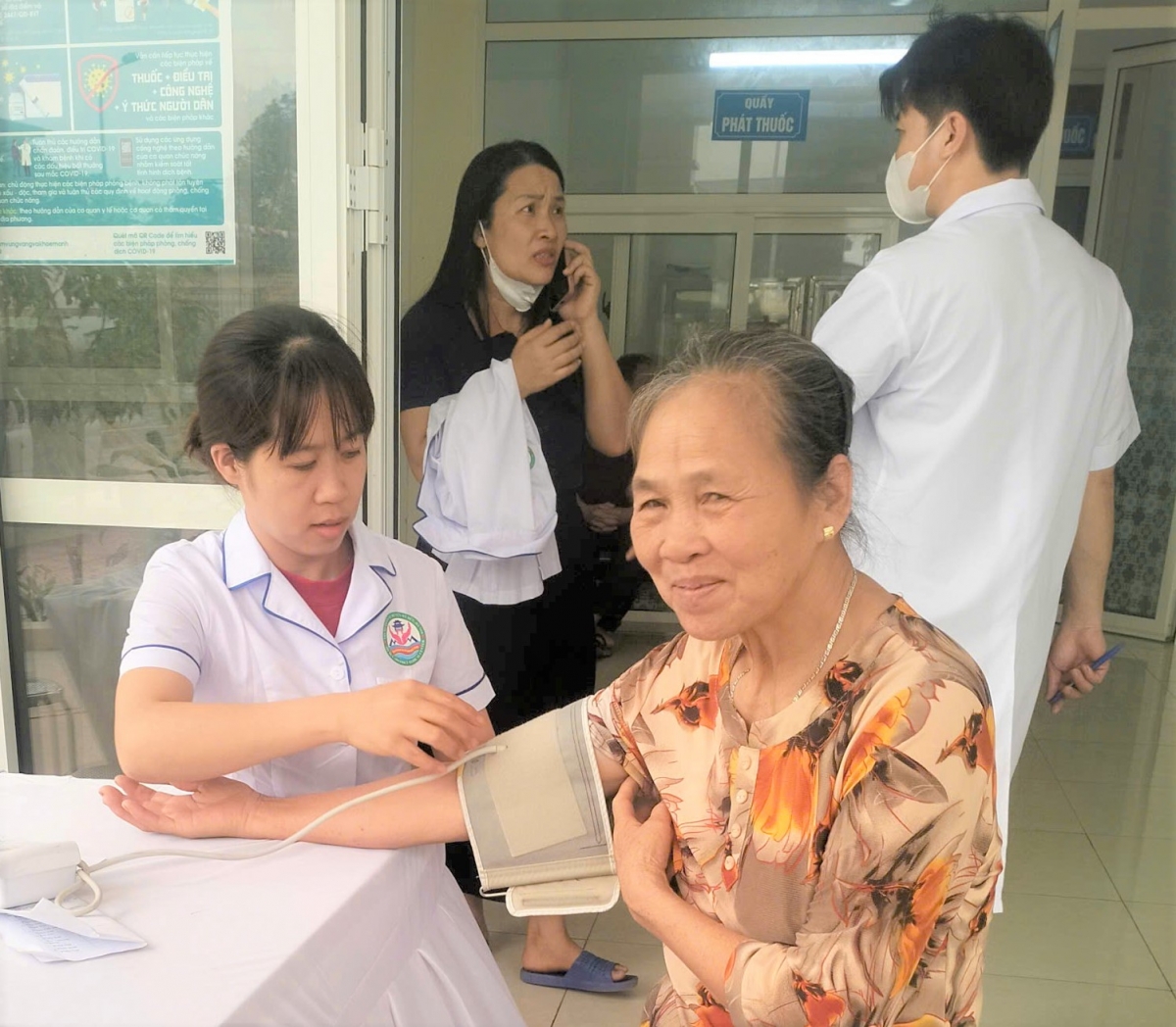 Khám sức khỏe cho NCT xã Hồng Sơn