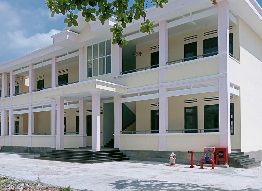 Công trình Trường Trung học cơ sở Phạm Hồng Thái, thị xã Ayun Pa (cũ) nay là xã Ia Rbol, tỉnh Gia Lai.