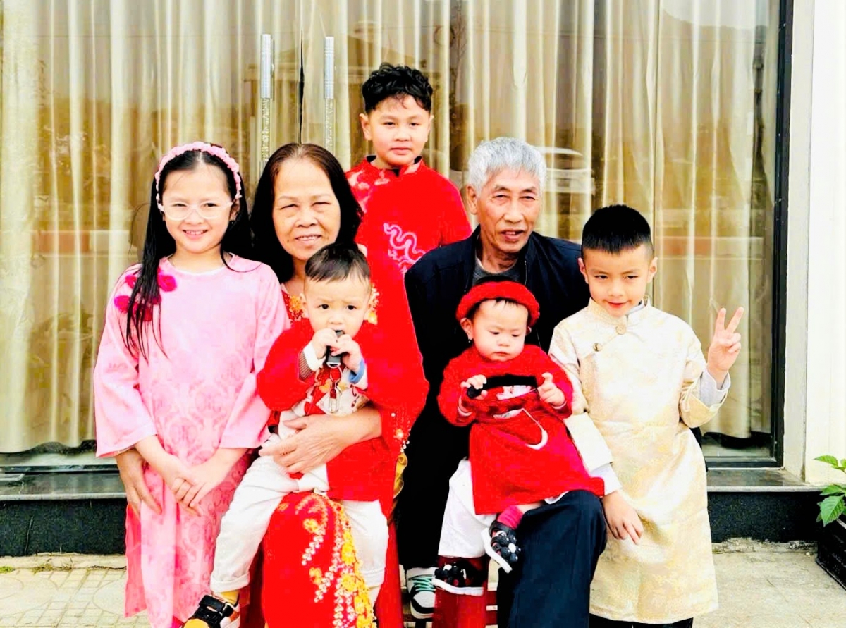 Ông bà luôn là tình yêu và đề tài bất tận để thiếu nhi Tây Hồ thỏa sức sáng tạo trong từng nét vẽ