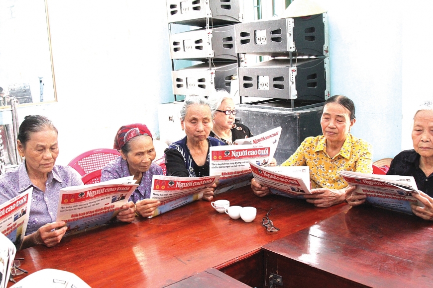 Đọc Tạp chí Người cao tuổi mở hướng phát triển kinh tế bạc