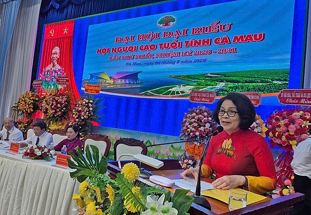 Bà Nguyễn Thị Tư phát biểu tại Đại hội.