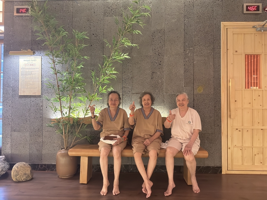 Tuổi già, suy cho cùng, hạnh phúc nhất là được ở bên nhau