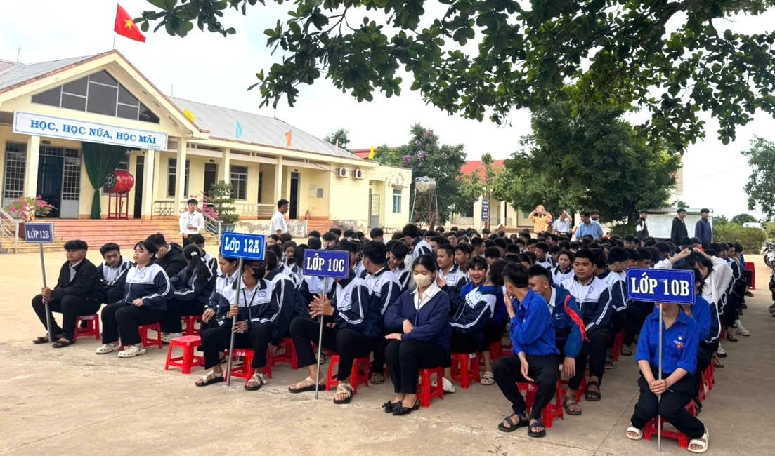   Văn hóa giao thông học đường được lan tỏa thông qua các buổi tuyên truyền dành cho học sinh THPT tại Đắk Lắk.