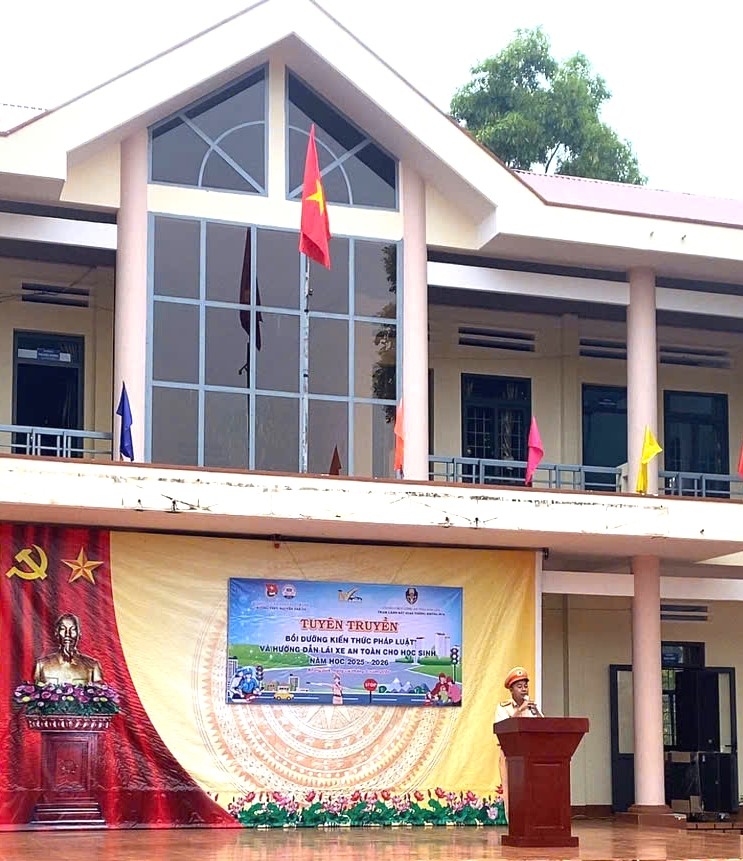   Văn hóa giao thông học đường được lan tỏa thông qua các buổi tuyên truyền dành cho học sinh THPT tại Đắk Lắk.