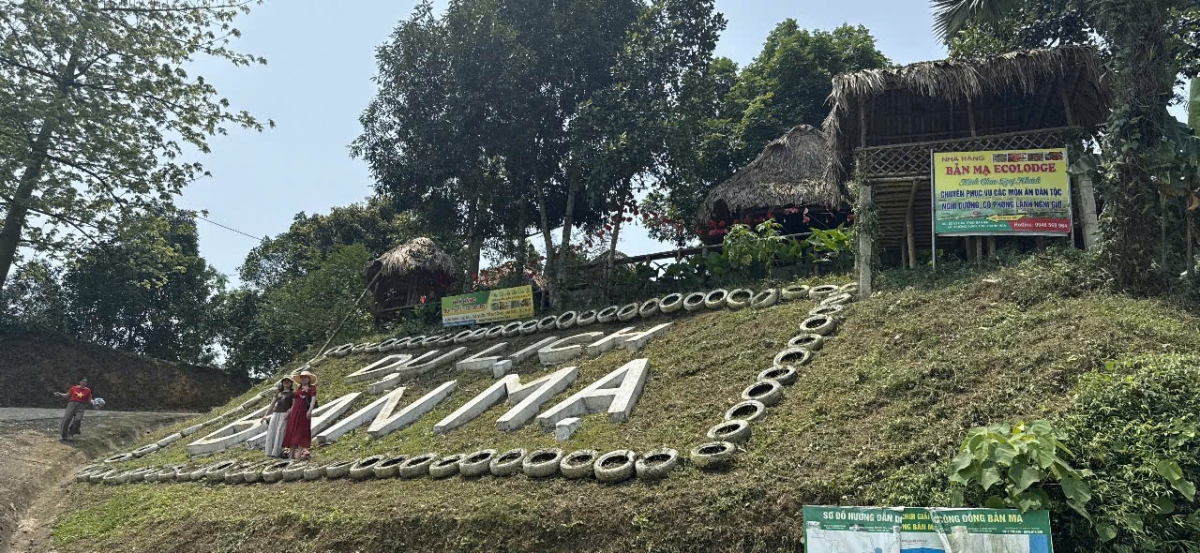 Bản Mạ có nhiều điểm để du khách chếch in, chụp ảnh