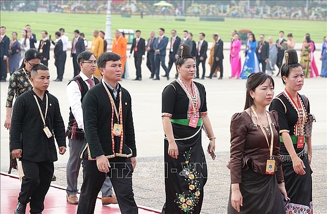 Đoàn đại biểu dự Đại hội đại biểu Mặt trận Tổ quốc Việt Nam lần thứ XI vào Lăng viếng Chủ tịch Hồ Chí Minh. Ảnh: Minh Đức/TTXVN