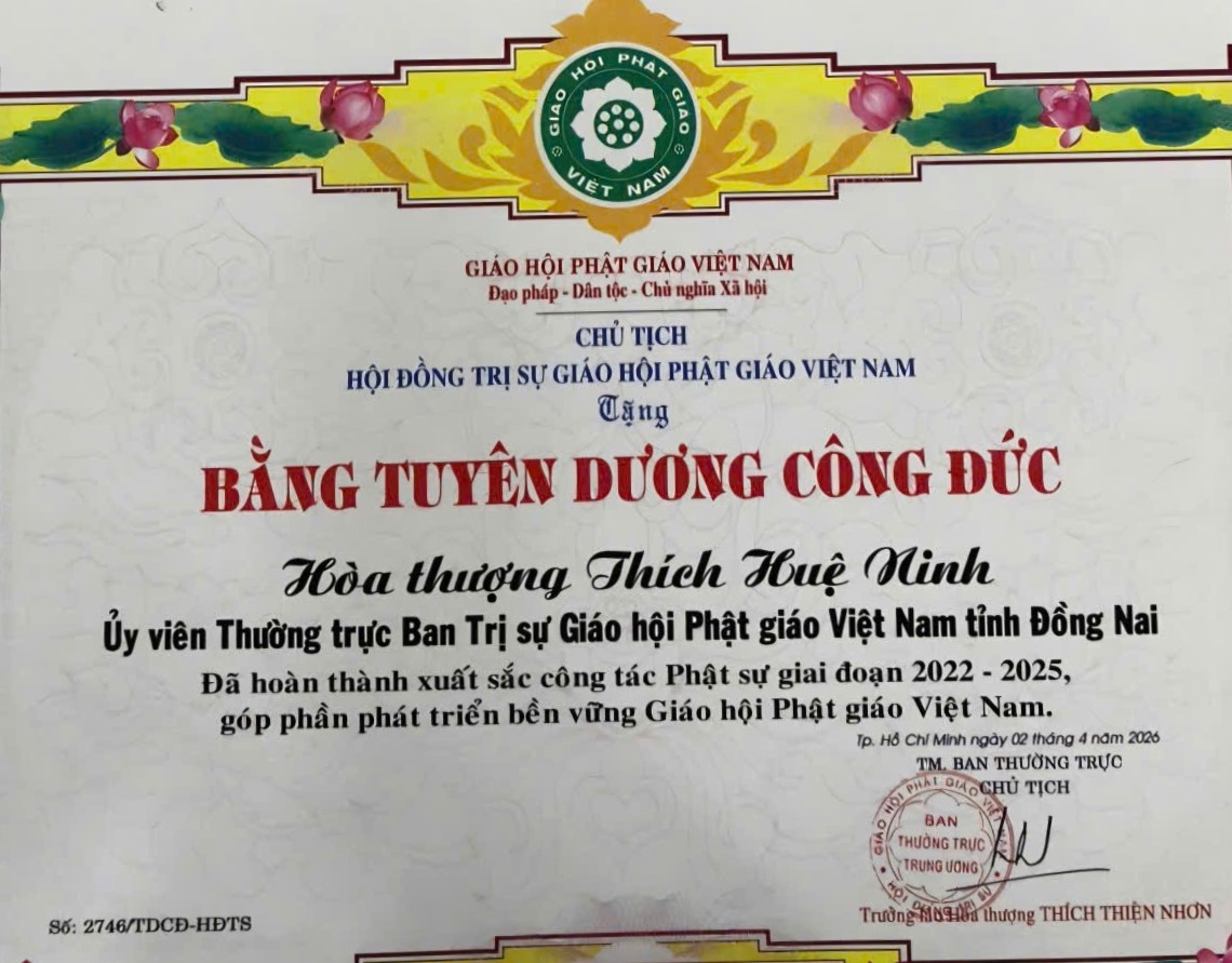 Hòa thượng Thích Huệ Ninh tại Hiển Lâm Sơn Tự nhận Bằng tuyên dương công đức từ Giáo hội Phật giáo Việt Nam