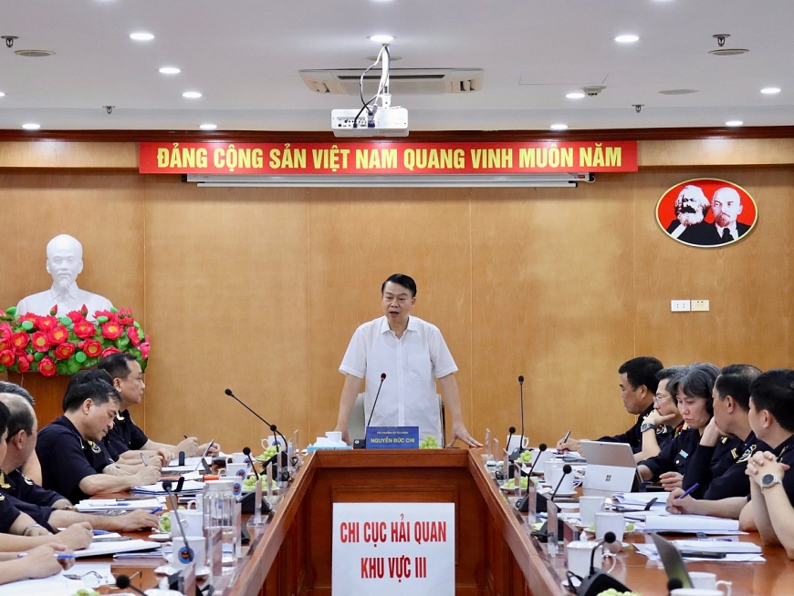 Thứ trưởng Bộ Tài chính Nguyễn Đức Chi làm việc với Chi cục Hải quan khu vực III về Đề án thí điểm thông quan tập trung.