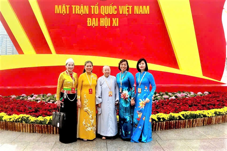 Bà Nguyễn Thị Bình (ngoài cùng ben trái) dự Đại hội MTTQ Việt Nam tại Thủ đô Hà Nội 