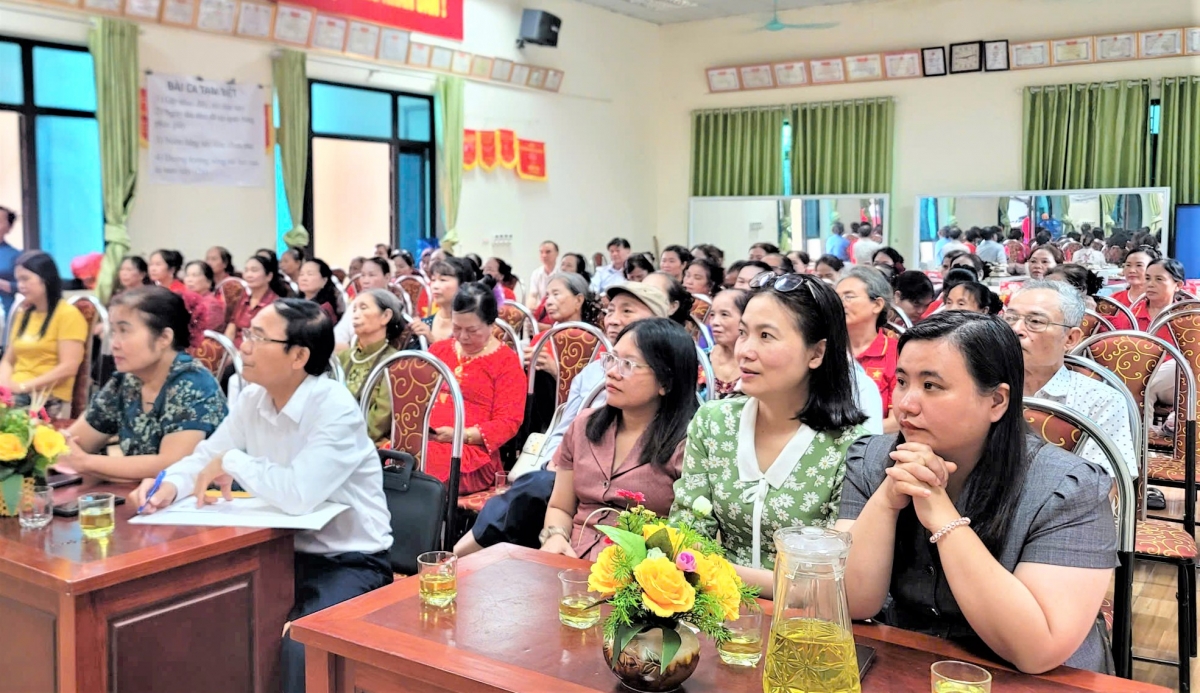 Các đại biểu tham dự buổi sinh hoạt mừng CLB LTHTGN Di Trạch tròn 1 tuổi
