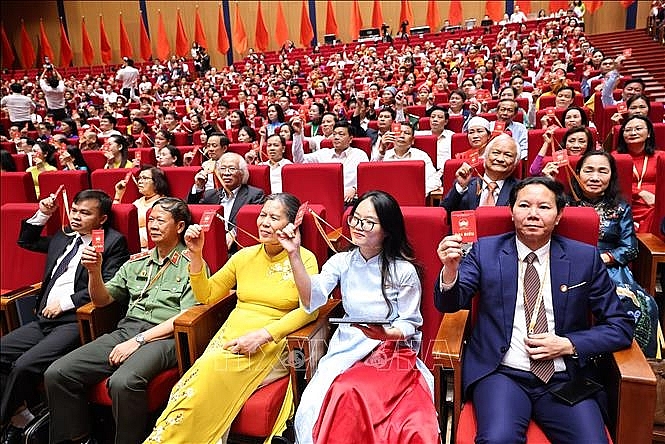 Các đại biểu biểu quyết Thông qua Đề án nhân sự Ủy ban Trung ương MTTQ Việt Nam khóa XI, nhiệm kỳ 2026 - 2031;. Ảnh: Minh Đức/TTXVN