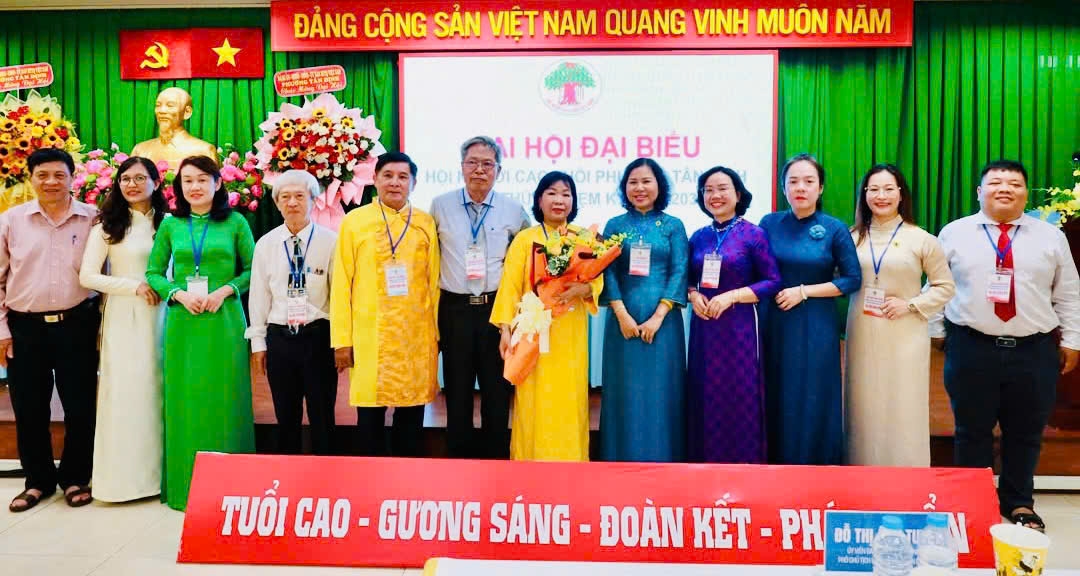 Bà Phạm Thị Thu Hương được tín nhiệm bầu giữ chức Chủ tịch Hội, ông Phạm Hoài Nam giữ chức Phó Chủ tịch Hội Người cao tuổi phường Tân Định.