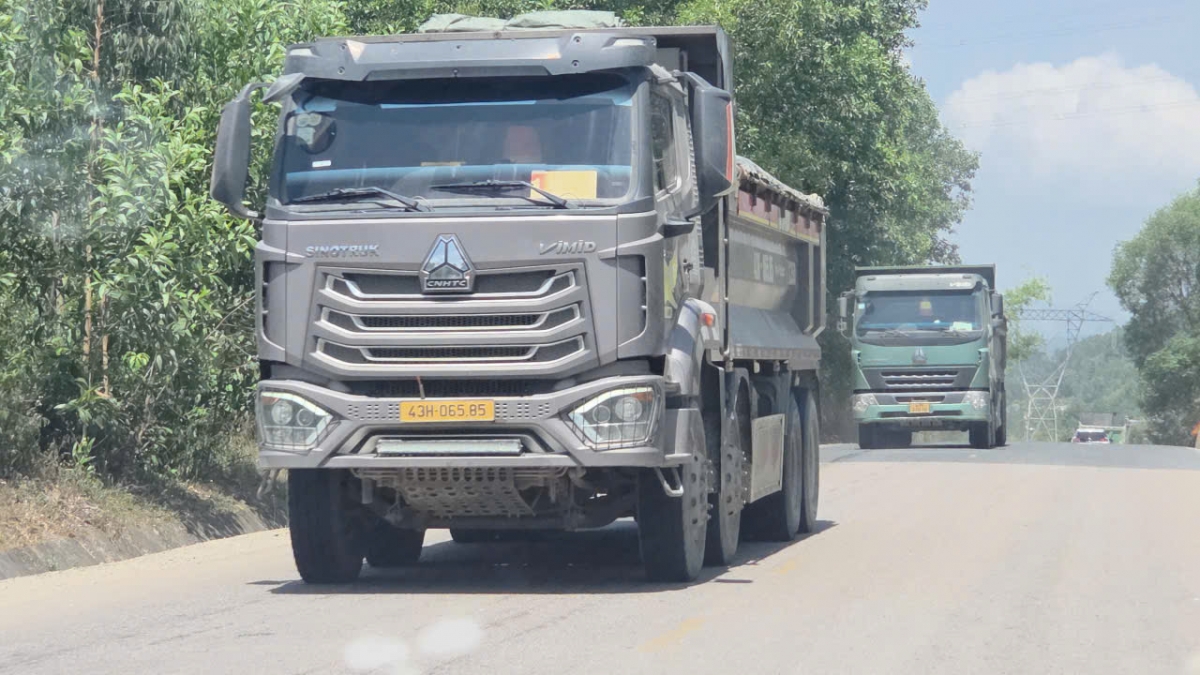 Các xe nôi đuôi nhau trên tuyền QL 14B