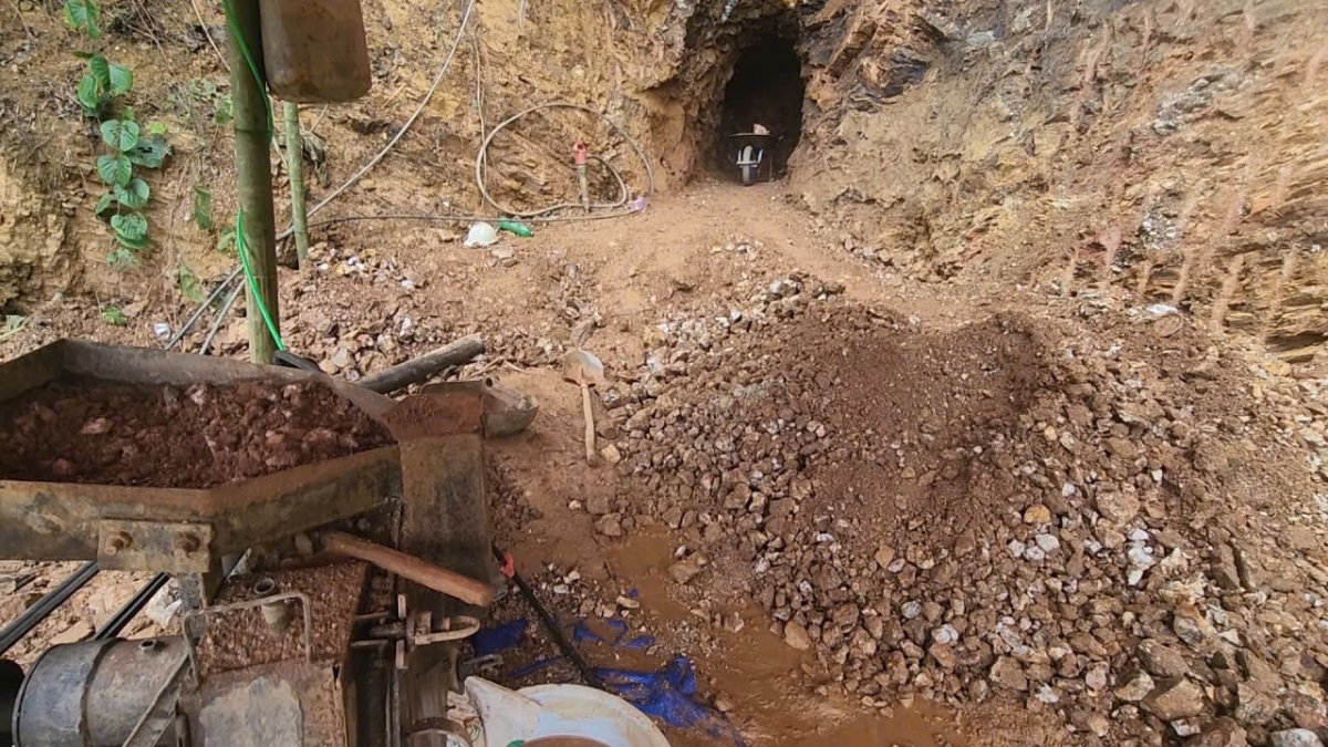 Cao Bằng: Phát hiện điểm khai thác quặng trái phép tại xã Minh Khai