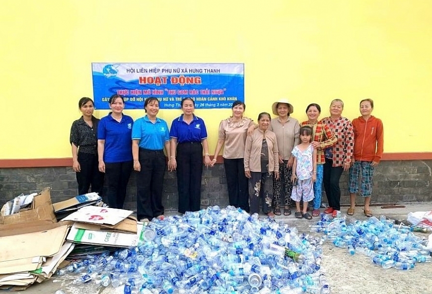 Người cao tuổi cùng các tổ chức chính trị - xã hội  nhân rộng các mô hình giảm rác thải nhựa gắn với đời sống người dân.