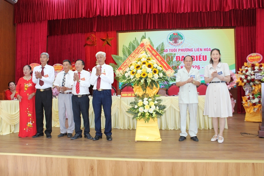 Ban đại diện Hội NCT tỉnh chúc mừng Đại hội