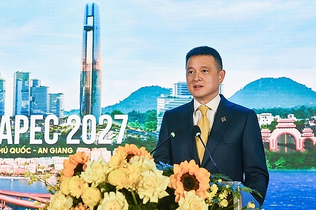 Ông Đặng Minh Trường, Chủ tịch Tập đoàn Sun Group trình bày tham luận tại hội nghị.