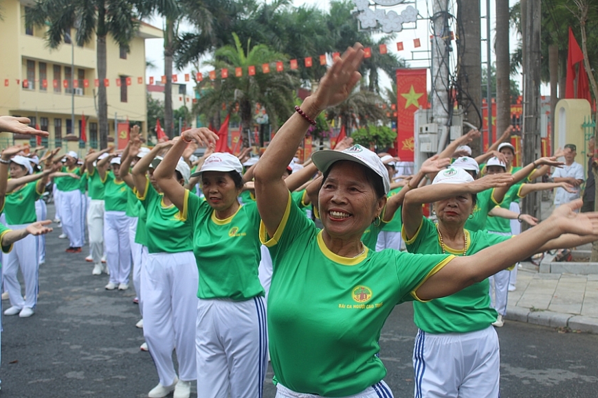 Sôi nổi đồng diễn dưỡng sinh và Liên hoan tiếng hát dân ca NCT năm 2026