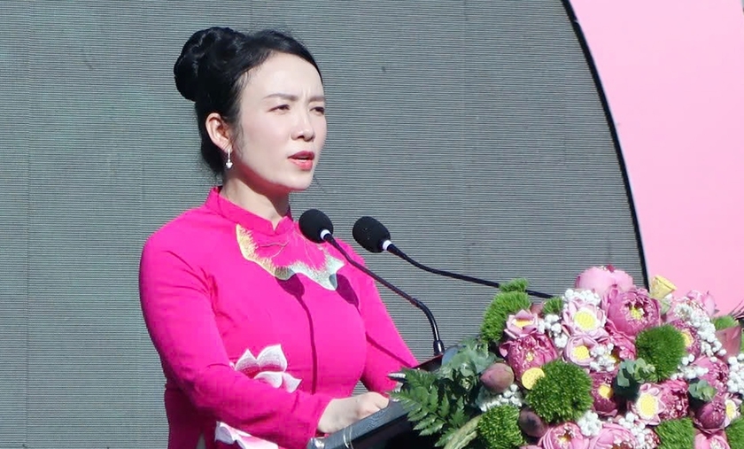 Giám đốc Sở Văn hóa, Thể thao và Du lịch tỉnh Nghệ An Trần Thị Mỹ Hạnh phát biểu tại lễ khánh thành thác 9 tầng