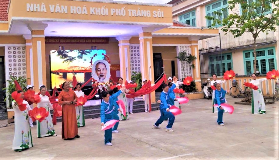 ⁮Giao lưu văn nghệ NCT phường Hội An Tây