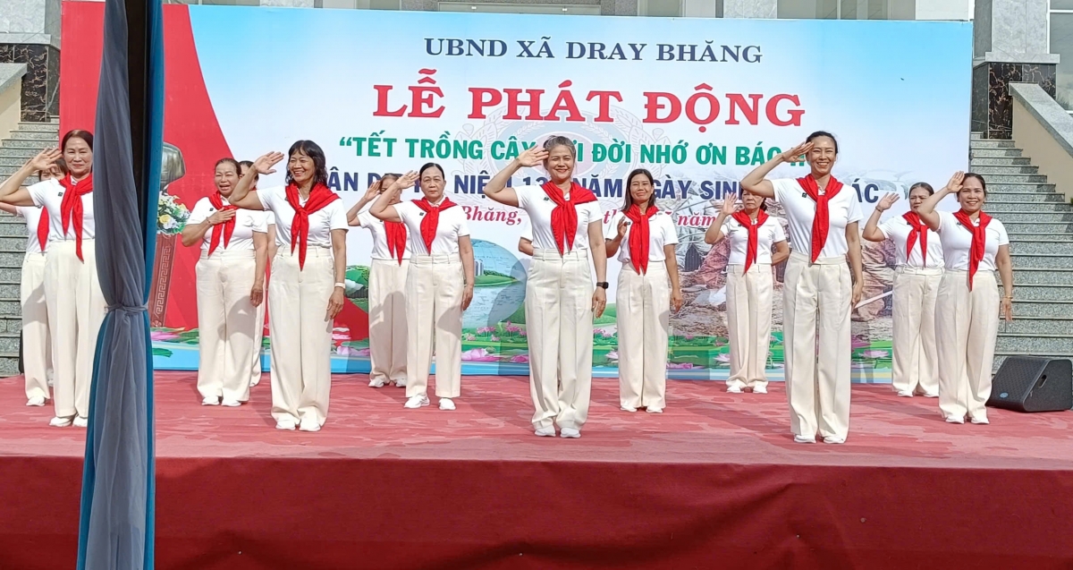 Các tiết mục văn nghệ của CLB Dưỡng sinh Liên thế hệ thôn Kim Phát tại Lễ phát động.