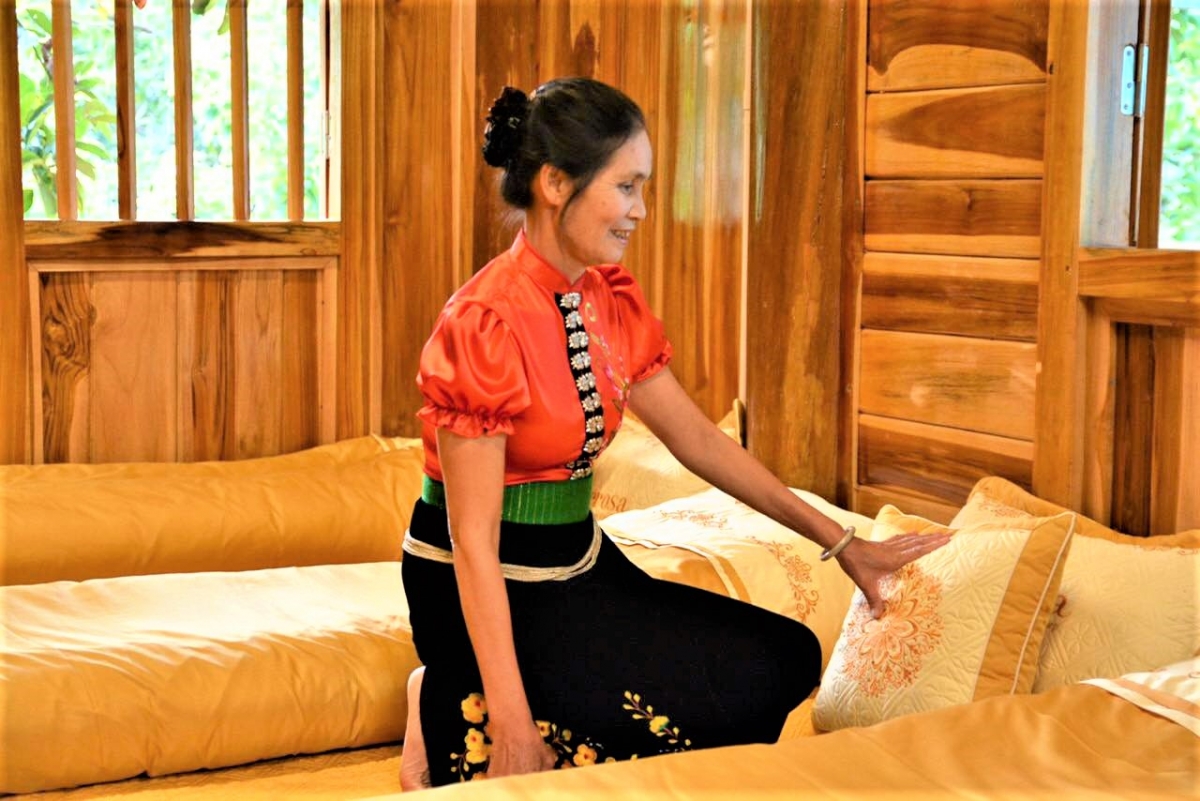 Bà Sa Thị Dịp thường xuyên học tập, áp dụng tiến bộ khoa học kỹ thuật mới vào sản xuất, kinh doanh