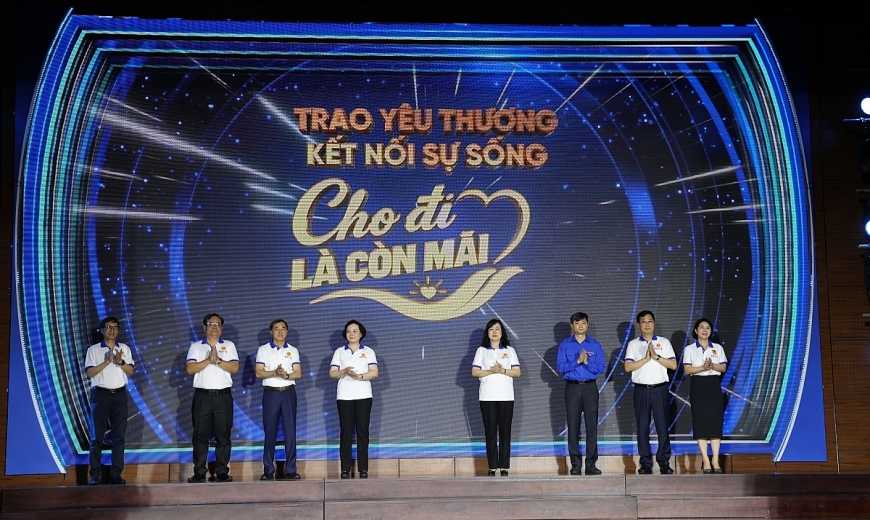 Ủy viên Trung ương Đảng, Phó Thủ tướng Chính phủ Phạm Thị Thanh Trà; Uỷ viên Trung ương Đảng, Bộ trưởng Bộ Y tế Đào Hồng Lan; Uỷ viên dự khuyết Trung ương Đảng, Bí thư Thường trực Trung ương Đoàn Thanh niên Cộng sản Hồ Chí M