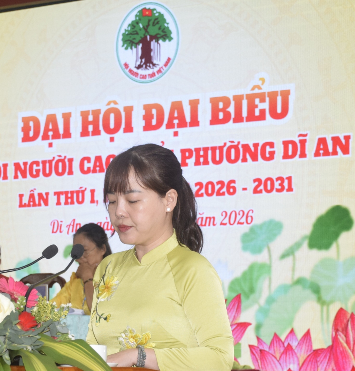 Bà Lâm Hoàng Thùy Trang, Chủ tịch Ủy ban MTTQ Việt Nam phường Dĩ An, tham dự Đại hội Hội Người cao tuổi phường Dĩ An nhiệm kỳ 2026 – 2031