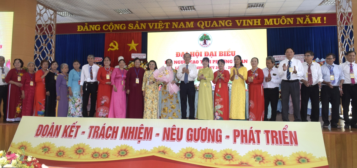 Ban Chấp hành Hội Người cao tuổi phường Dĩ An nhiệm kỳ mới chính thức ra mắt tại Đại hội
