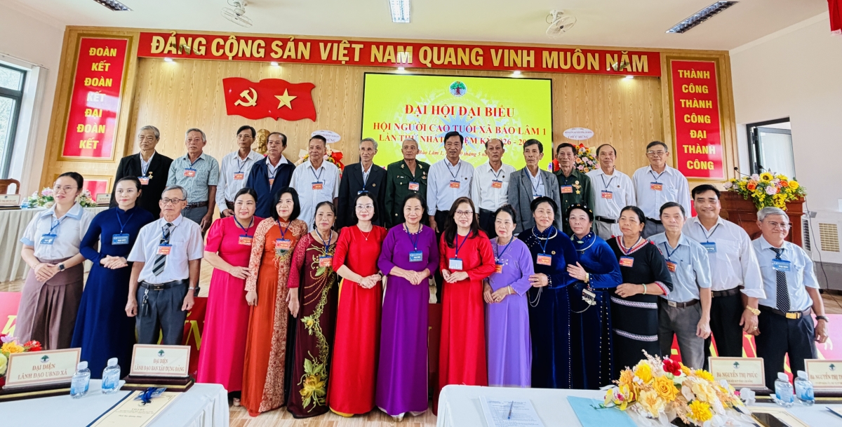 BCH Hội Người cao tuổi xã Bảo Lâm 1 ra mắt Đại hội cùng với lãnh đạo Tỉnh Hội và địa phương