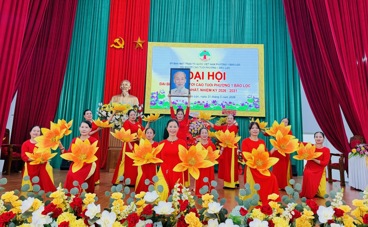 Văn nghệ chào mừng Đại hội Hội Người cao tuổi phường 1 Bảo Lộc