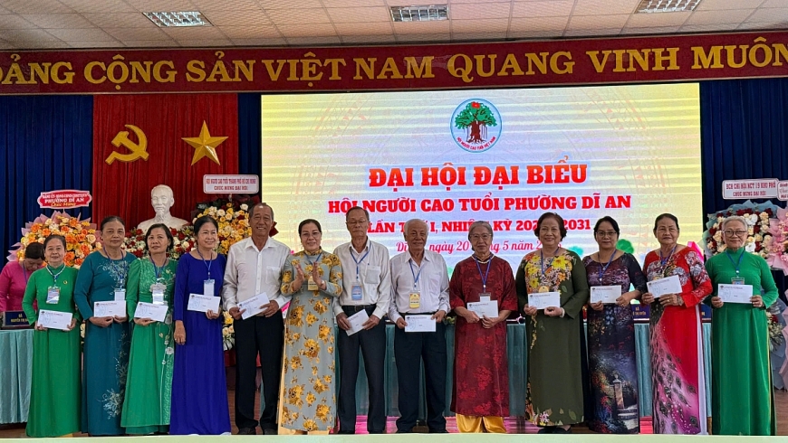 Người cao tuổi phường Dĩ An tiếp tục phát huy phong trào “Tuổi cao - Gương sáng”