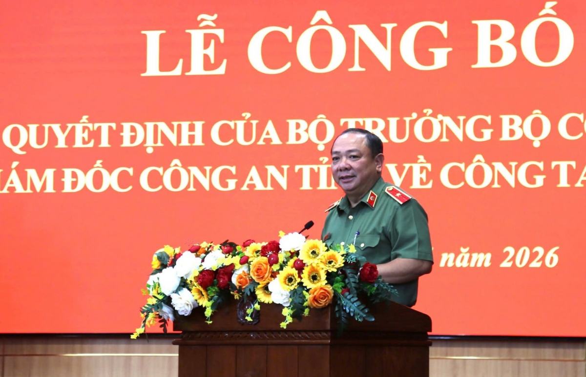 Thiếu tướng Lê Quang Nhân, Giám đốc Công an tỉnh Gia Lai chủ trì lễ công bố các quyết định về công tác cán bộ