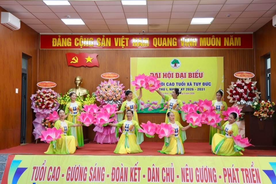 Văn nghệ chào mừng Đại hội Hội Người cao tuổi xã Tuy Đức
