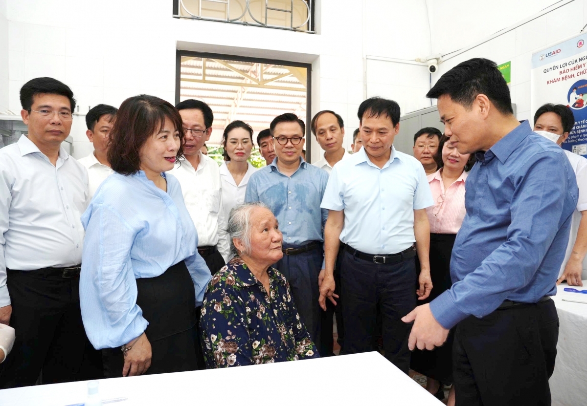 Bí thư thành uỷ Hải Phòng Lê Ngọc Châu thăm, kiểm tra công tác khám sức khỏe định kỳ cho Người cao tuổi tại Trạm Y tế xã Gia Lộc.