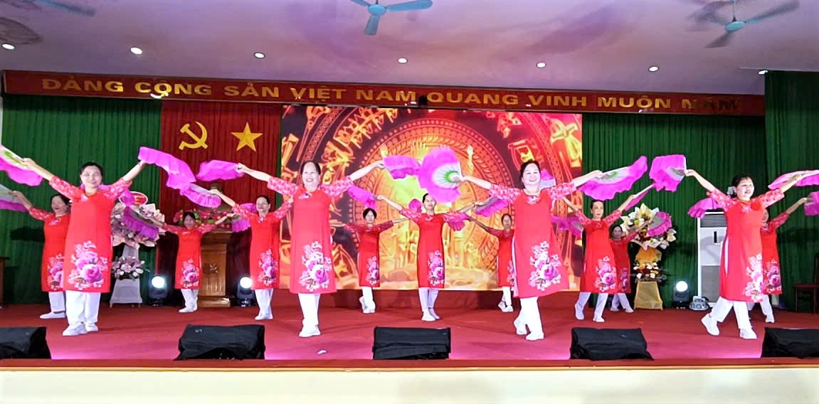 Tiết mục văn nghệ của NCT xã Ô Diên chào mừng Kỷ niệm Ngày sinh của Bác
