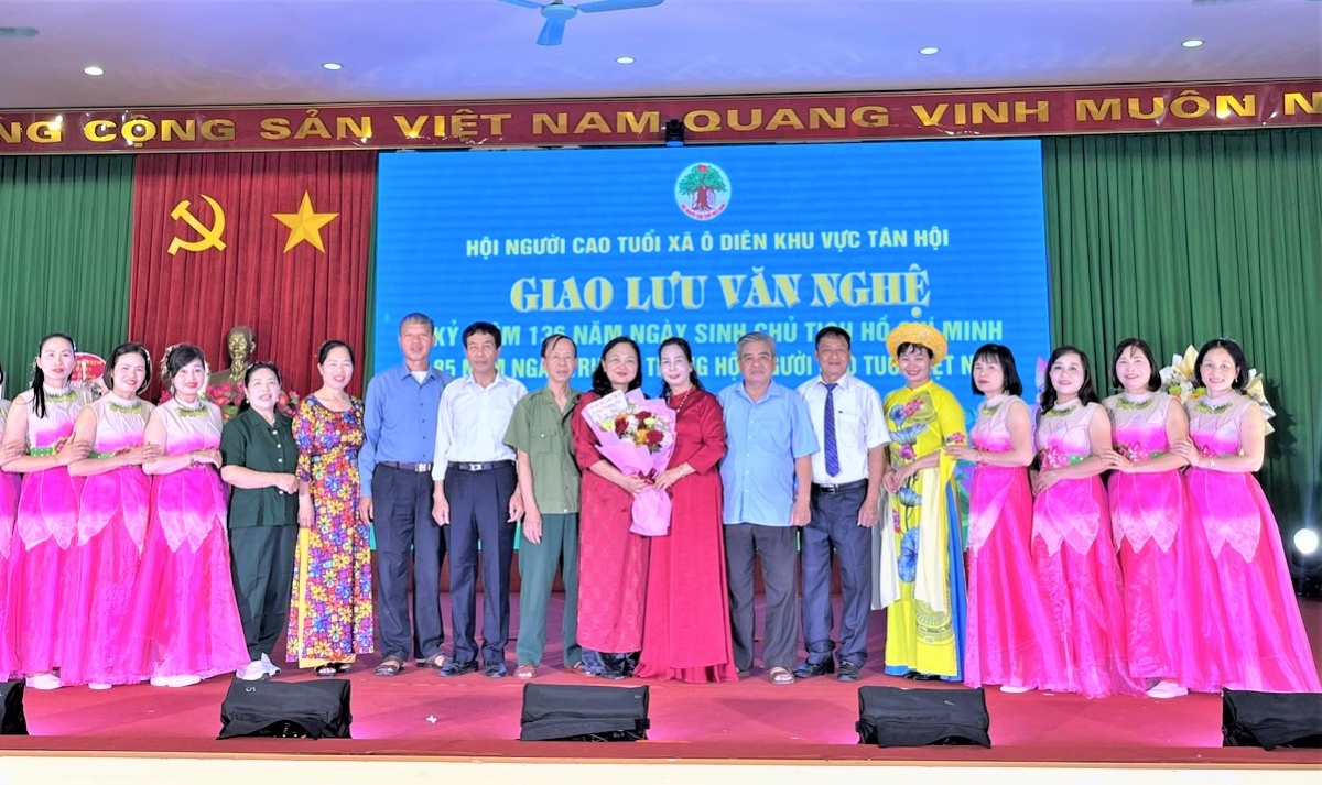 Nhiều cuộc giao lưu văn nghệ, thể thao diễn ra sổi nổi trên địa bàn