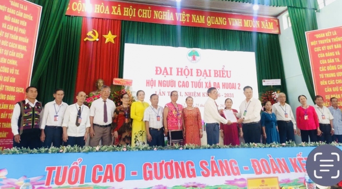 BCH Hội Người cao tuổi nhiệm kỳ mới ra mắt Đại hội