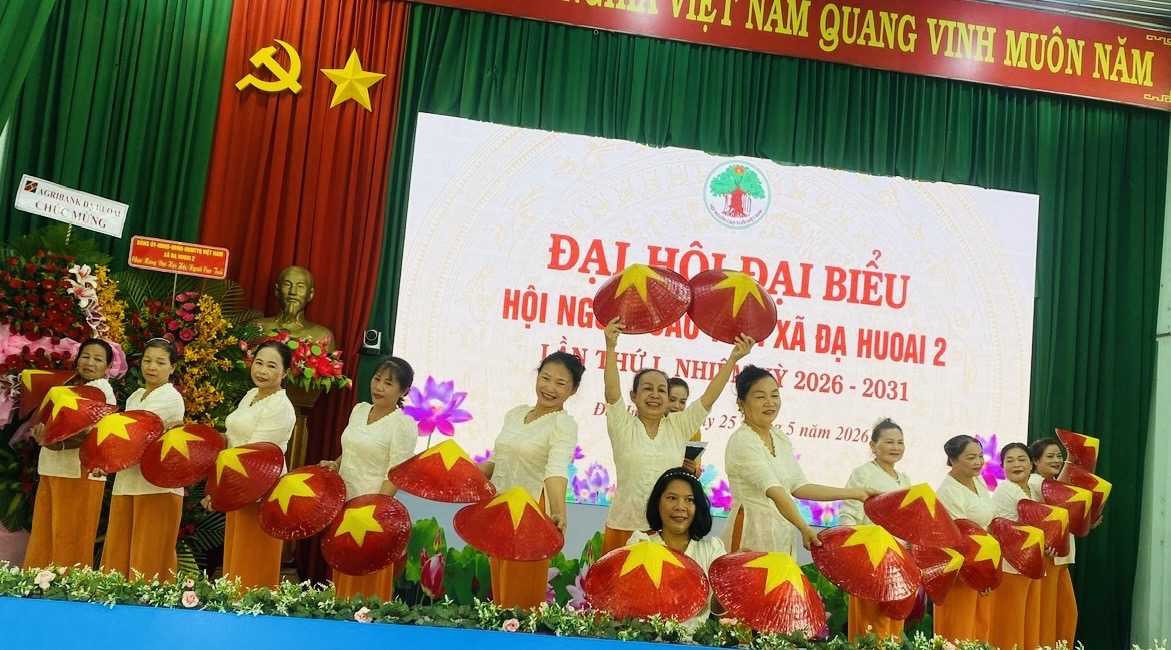 Văn nghệ chào mừng Đại hội Hội Người cao tuổi xã