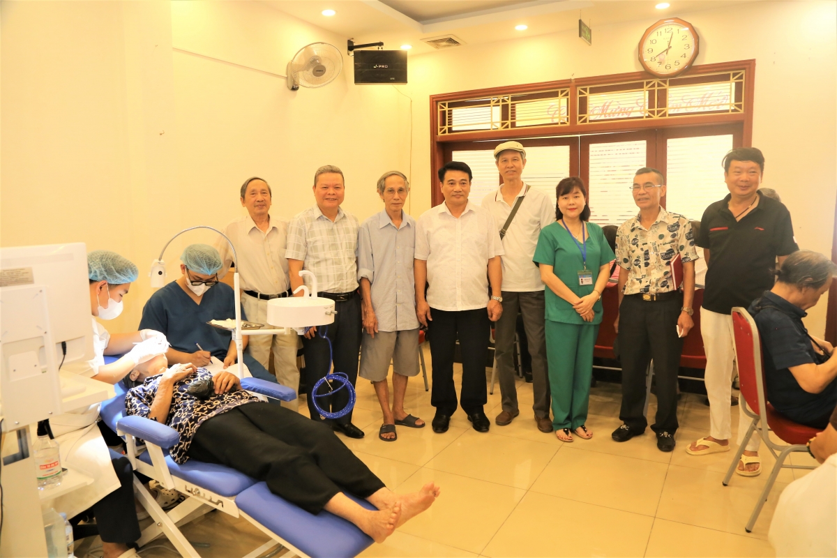 Lãnh đạo Hội NCT TP Hà Nội và Trạm Y tế phường kiểm tra các khu vực khám