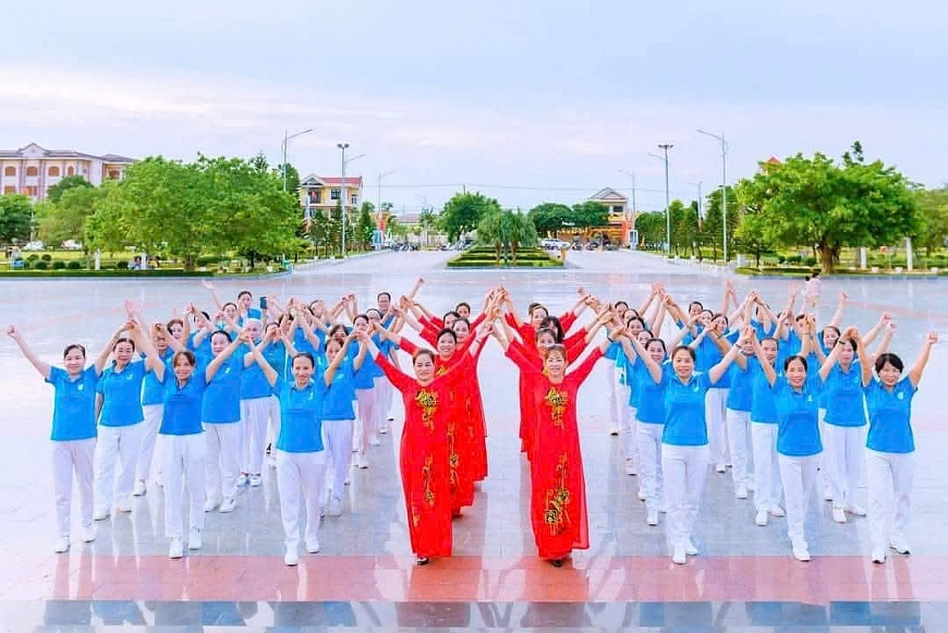 CLB Thể dục dưỡng sinh và khiêu vũ Khu phố 4 luôn được xem là mái nhà chung mang lại nhiều sức khỏe, niềm vui cho NCT.