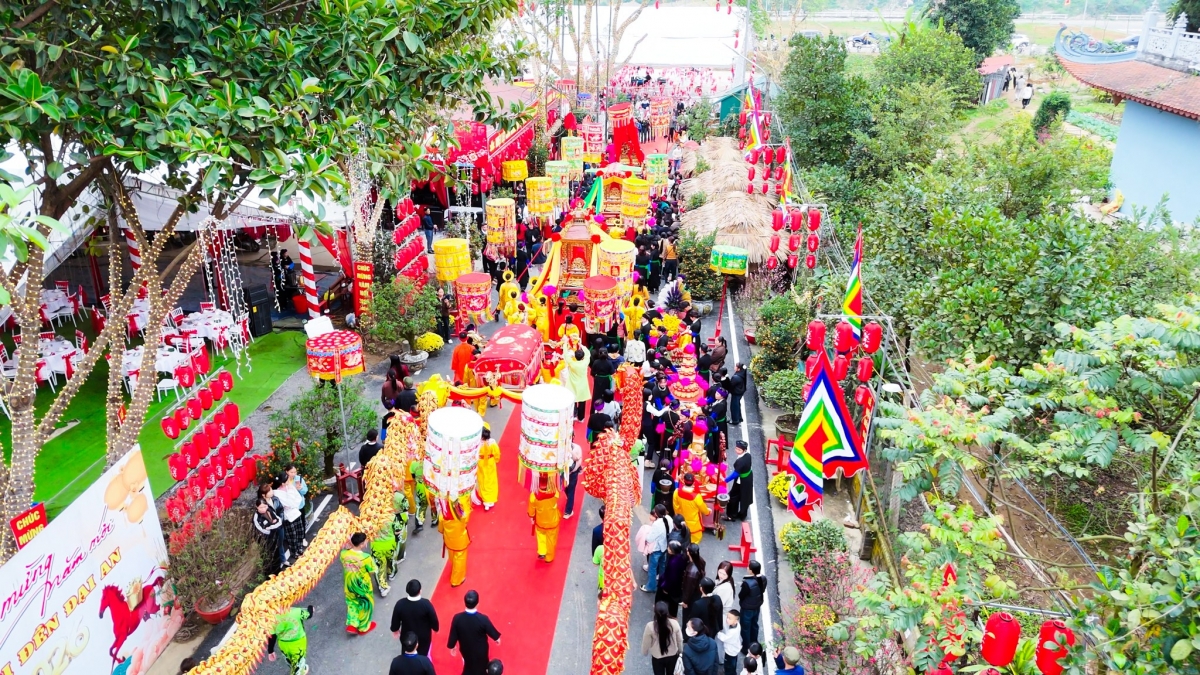 Cổng và nhà Đền Đại An mang kiến trúc truyền thống, tạo không gian tâm linh cổ kính gắn với đời sống tín ngưỡng địa phương.