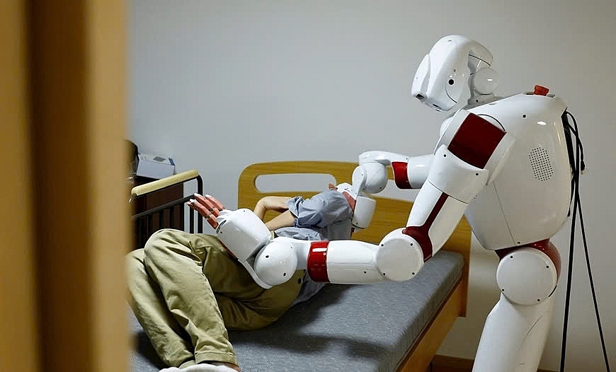 Robot chăm sóc người già: Xu hướng của tương lai