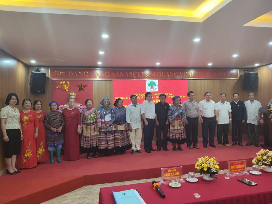Xã Si Ma Cai gặp mặt kỷ niệm 85 năm Ngày truyền thống NCT Việt Nam