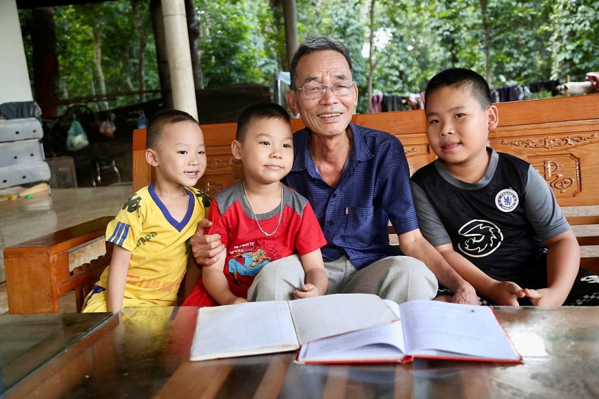 Ông Nồng thường xuyên kể chuyện trạng Vĩnh Hoàng cho các cháu