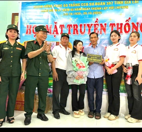 Từ gian khó vươn lên, mang yêu thương sẻ chia cùng cộng đồng