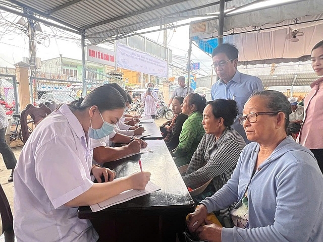 Tỉnh Cà Mau đồng loạt tổ chức chương trình khám sức khỏe, khám sàng lọc cho người dân đợt 3 vào ngày 30/5 trên địa bàn.